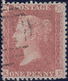 109154 - PL.44 MATCHED PAIR LETTERED KE BLUED PAPER (SG29) AND WHITE PAPER (SG40).