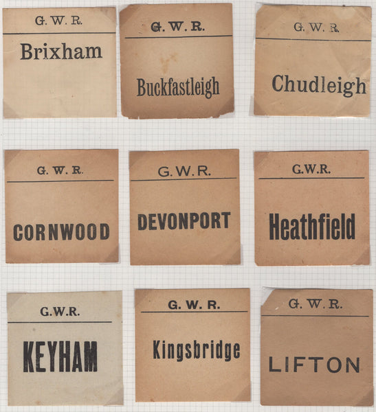 134511 CIRCA 1900-1910 COLLECTION OF UNUSED RAILWAY LUGGAGE TAGS (35).